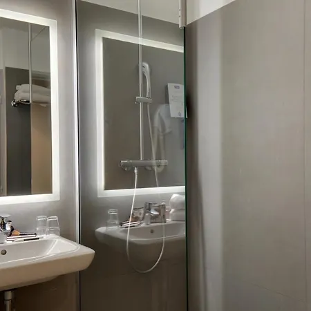 Kyriad Clermont-ferrand-sud - La Pardieu Hotel 3*